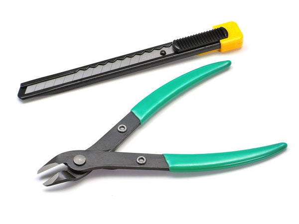 Tamiya - Basic Tool Set - Nippers, Screwdrivers, Knife, Tweezers, File - Craft Tool Series No. 16